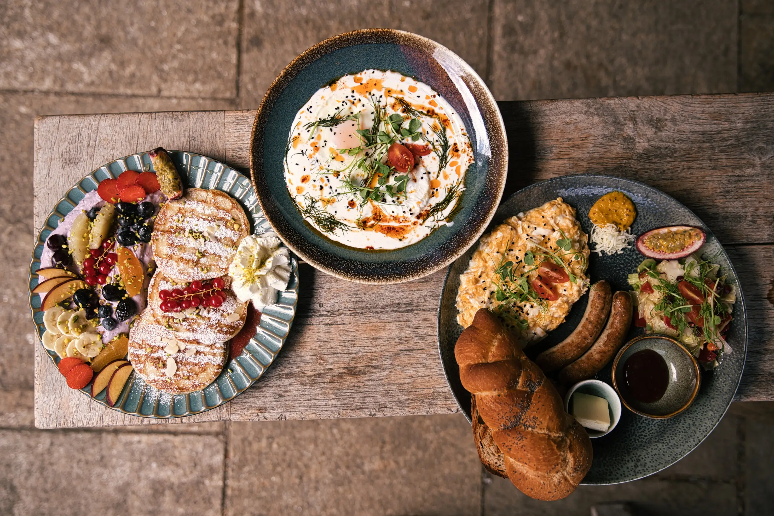 Výběr sladkých a slaných snídaní v Gallery Café